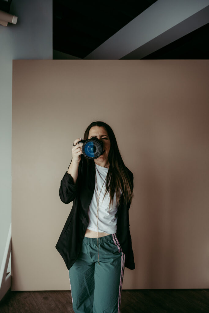 Leah Tyler-Szucki offers 1:1 business coaching for photographers, artists and designers ready to raise their prices, break limiting beliefs and build a scalable creative business.